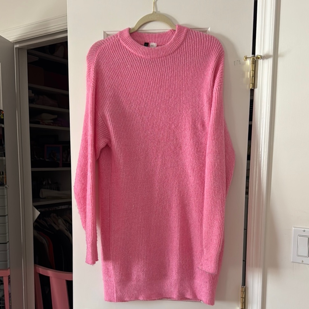 H&M Vibrant Pink Crew Neck Sweater Size XS